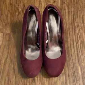 Mossimo burgundy pump size 10